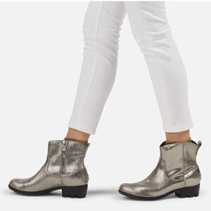 Sorel Lolla II metallic suede leather booties in Kettle Sz 8.5